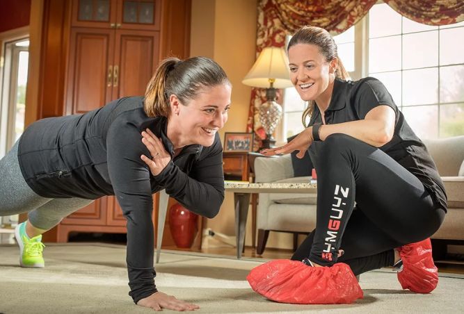 GYMGUYZ franchise in home personal trainer working out a client