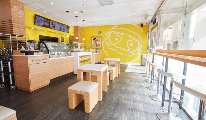 Beard Papa's Franchise Interior