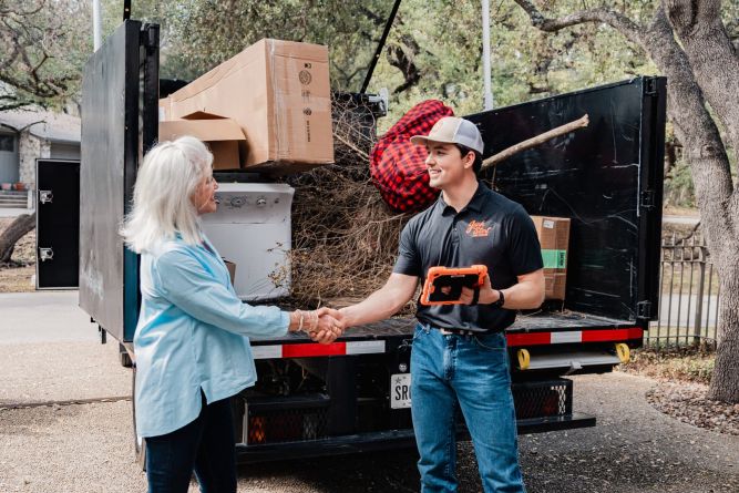 JunkStart Franchise on the job with a customer