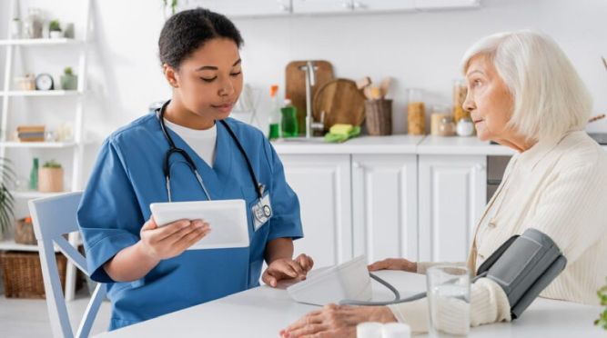 Cerna Homecare Franchise staff and client.